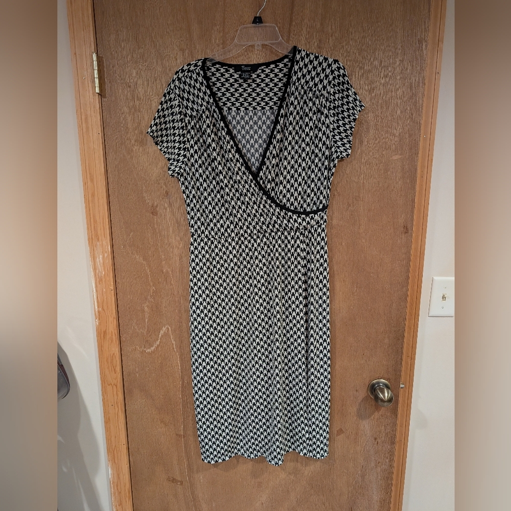 Tracy Evans Black and White Geometric Midi Dress